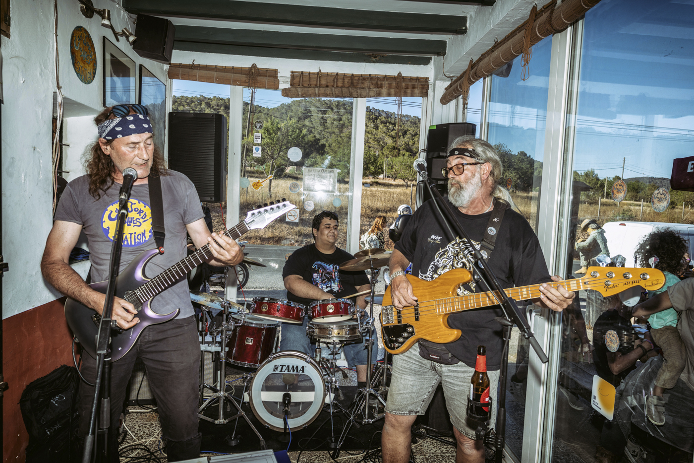Noche de blues y rock en la terraza de Cas Mestre con el trío Sant Antoni Cowboys
