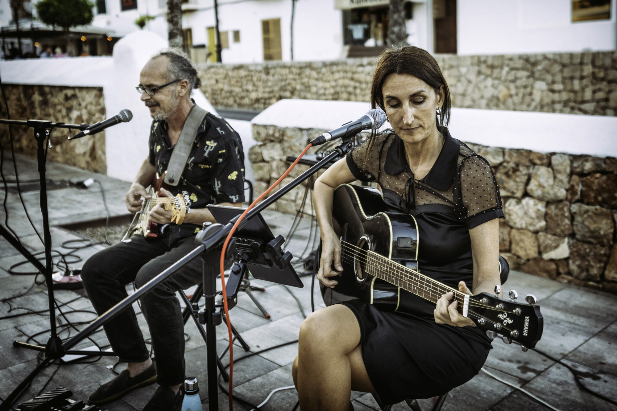 Nathalie & Dave Duo llevan su espectáculo de versiones a Es Quiosk de Cala Vedella