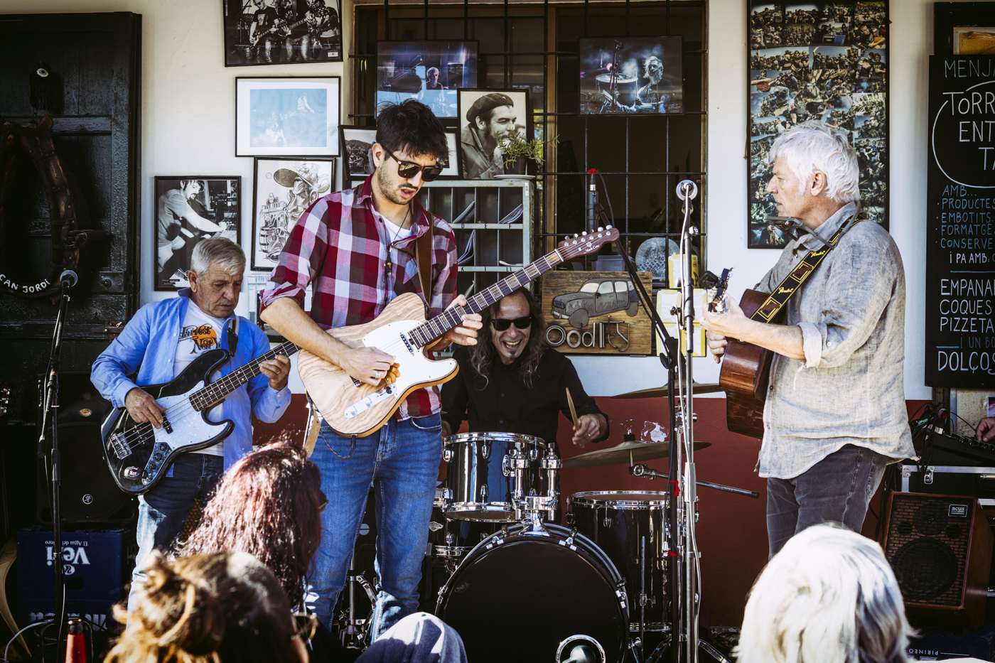 Noche de folk rock de los 60 y 70 con el grupo Reflection, en Can Bernat Vinya