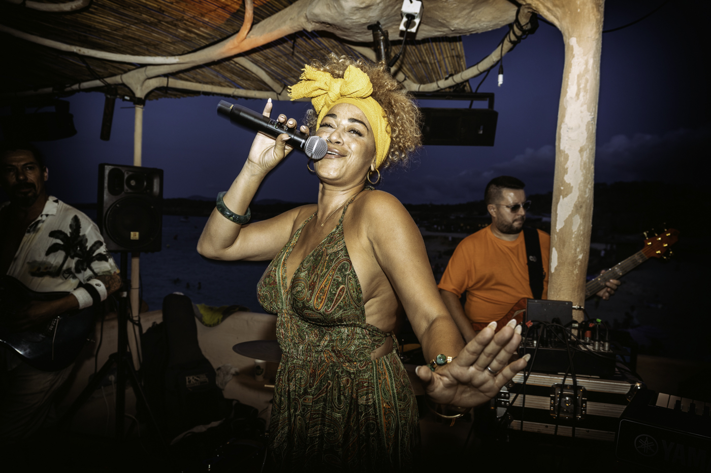 Atardecer de otono en Sunset Cala Conta con Mimi Barber & The Groove Machine