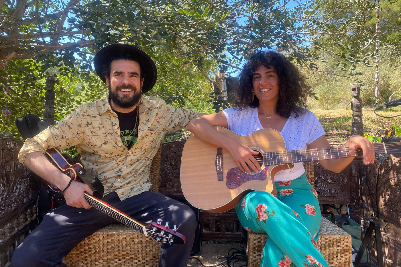 American folk and rock with Leilah & Iggi at Cala Escondida beach bar